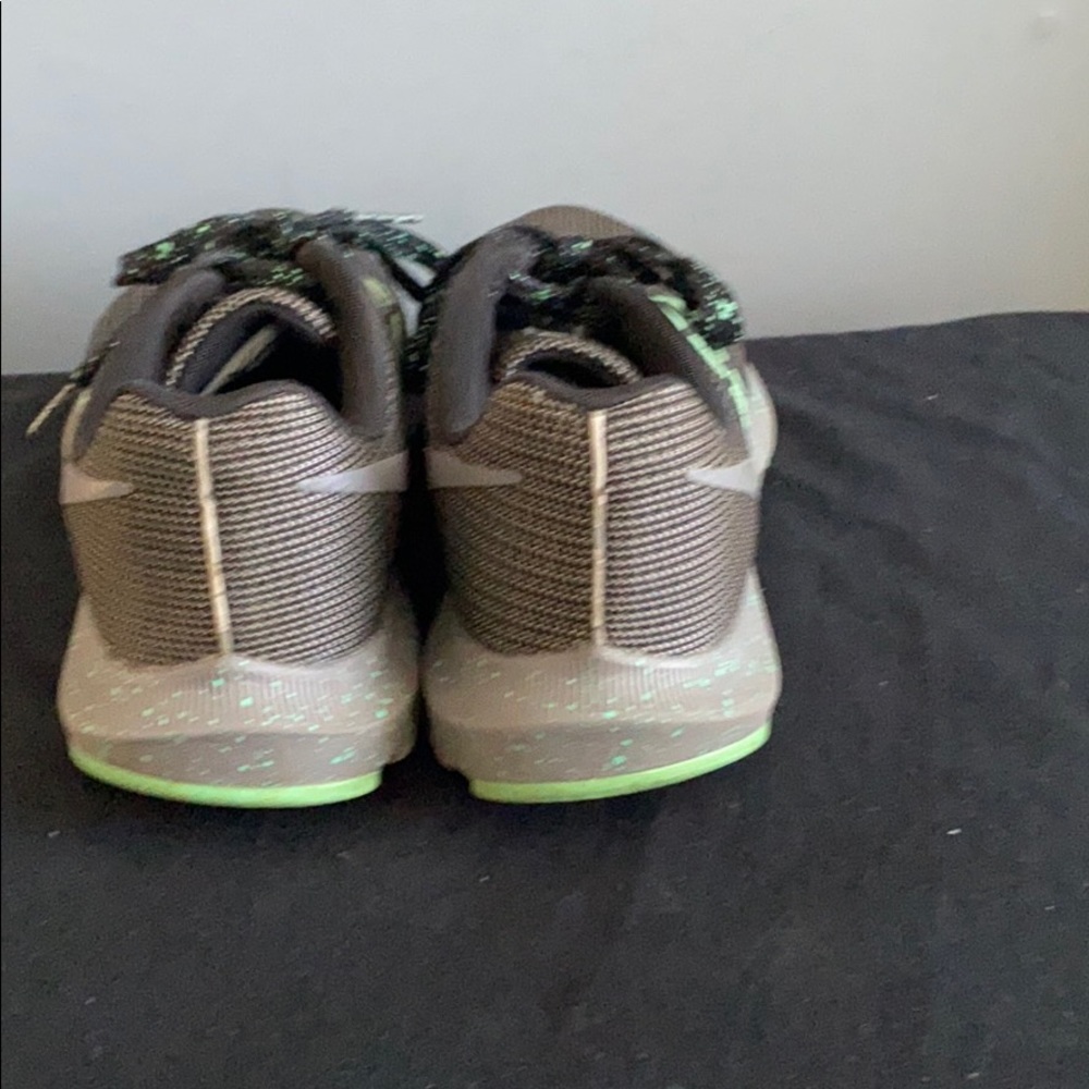 Nike - Picture 4 of 7